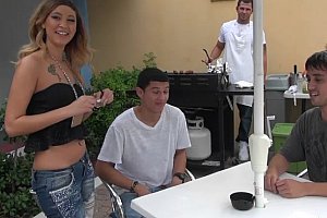 欧美成熟女人性愛群交視頻